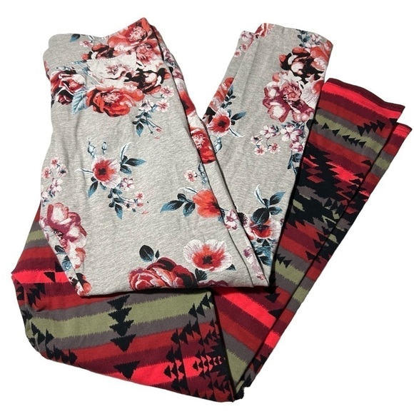 American Eagle Outfitters Pants - American Eagle Women’s Leggings Lot Of 2 Size Medium Aztec Floral Crop